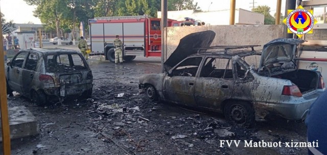 На газозаправочной станции в Джизаке сгорели два легковых авто