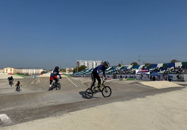 Жиззах шаҳрида велоспортнинг BMX-REYSING йўналишида Ўзбекистон кубоги мусобақаси бўлиб ўтди